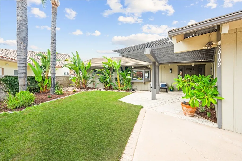 30199 Windward Drive, Canyon Lake, California 92587 home-pic-11