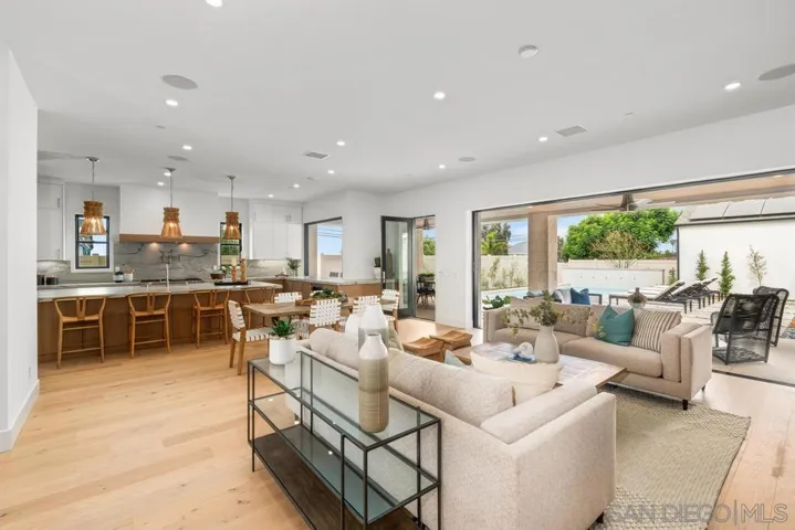 2910 Highland Dr., Carlsbad, California 92008