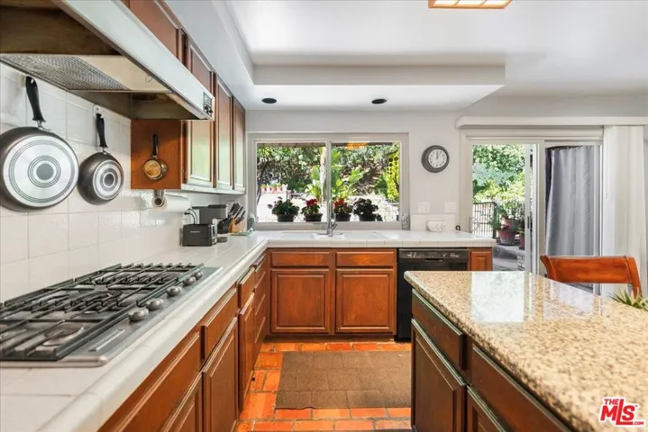 9697 Moorgate Road, Beverly Hills, California 90210