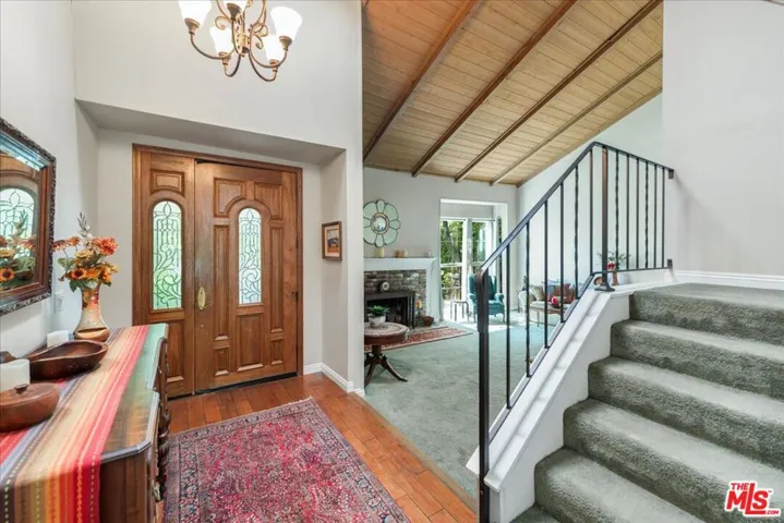 9697 Moorgate Road, Beverly Hills, California 90210