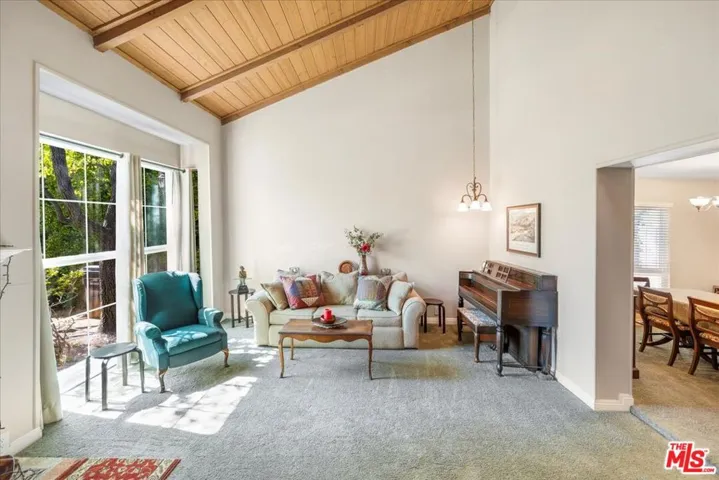 9697 Moorgate Road, Beverly Hills, California 90210