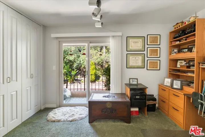 9697 Moorgate Road, Beverly Hills, California 90210