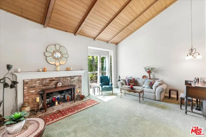 9697 Moorgate Road, Beverly Hills, California 90210