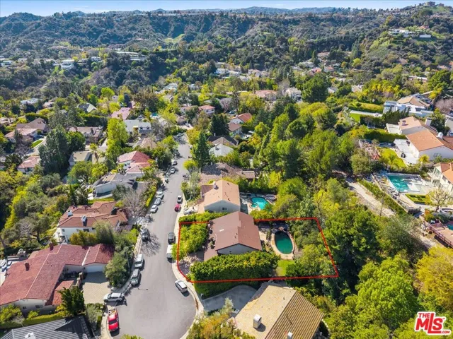 9697 Moorgate Road, Beverly Hills, California 90210