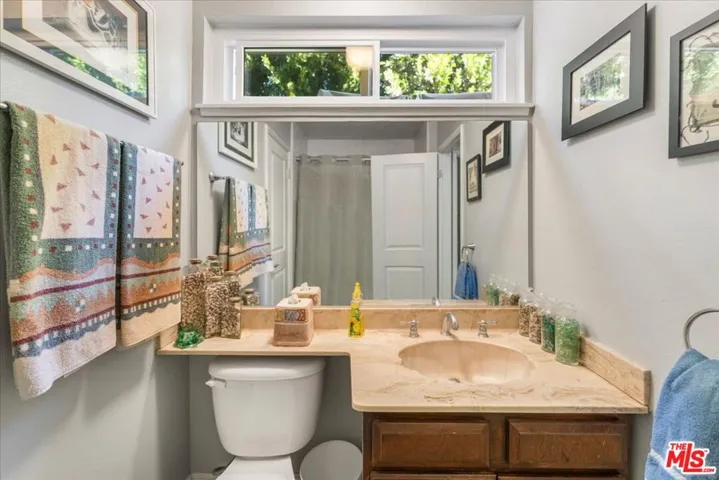 9697 Moorgate Road, Beverly Hills, California 90210