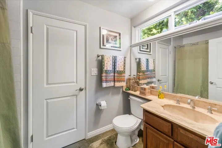 9697 Moorgate Road, Beverly Hills, California 90210