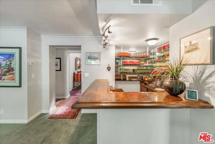 9697 Moorgate Road, Beverly Hills, California 90210