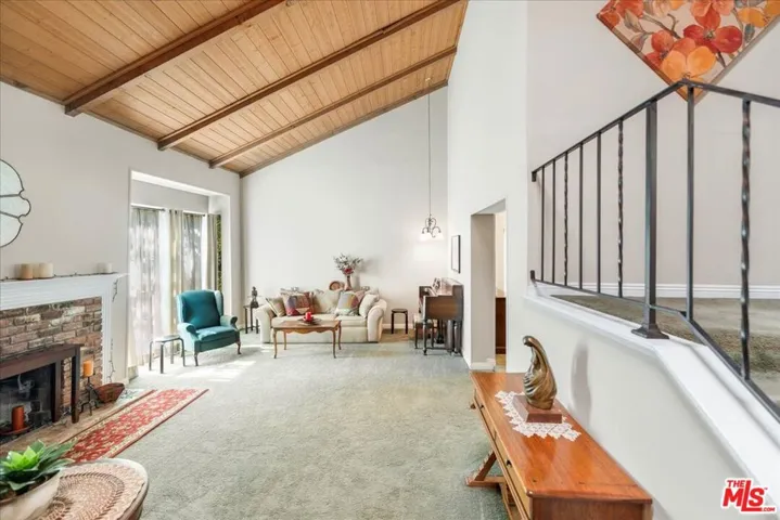 9697 Moorgate Road, Beverly Hills, California 90210