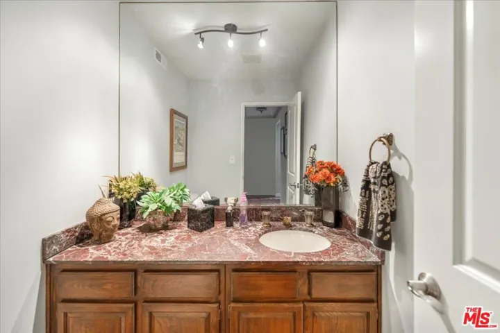 9697 Moorgate Road, Beverly Hills, California 90210