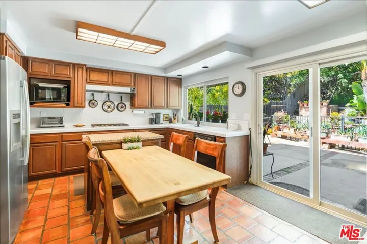 9697 Moorgate Road, Beverly Hills, California 90210