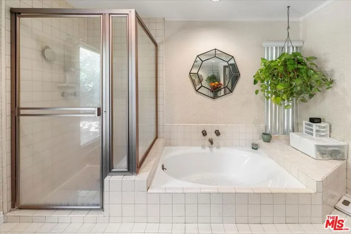 9697 Moorgate Road, Beverly Hills, California 90210