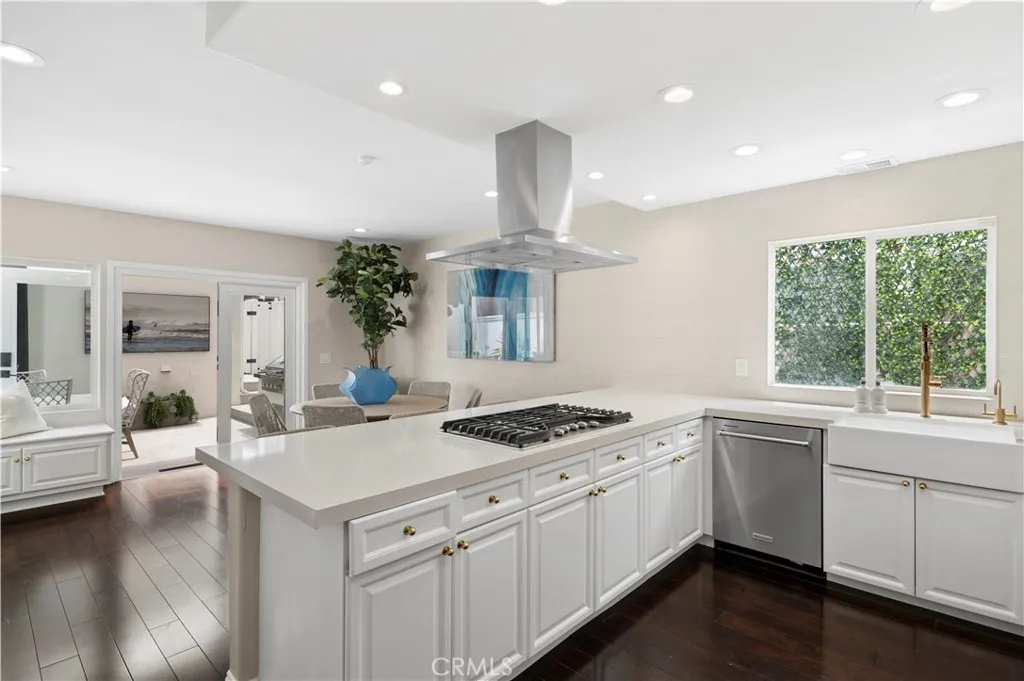 412 Poinsettia Avenue, Corona Del Mar, California 92625 home-pic-12