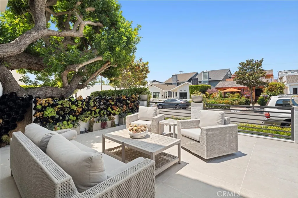 412 Poinsettia Avenue, Corona Del Mar, California 92625 home-pic-1