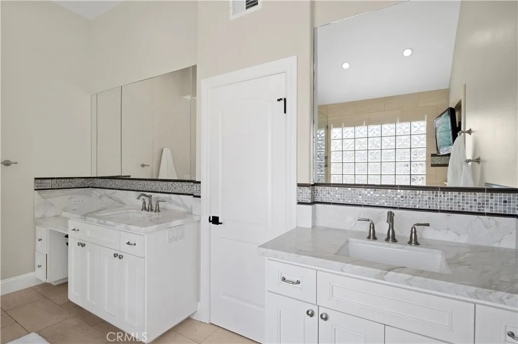 412 Poinsettia Avenue, Corona Del Mar, California 92625 home-pic-23