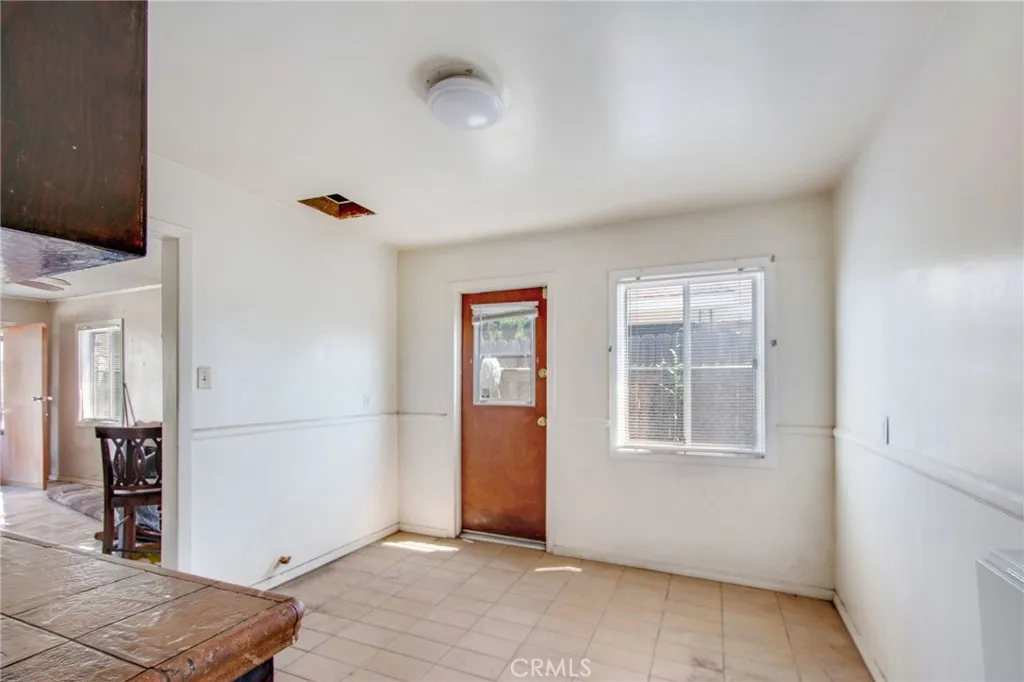 1802 W 153rd Street E, Compton, California 90220 home-pic-7