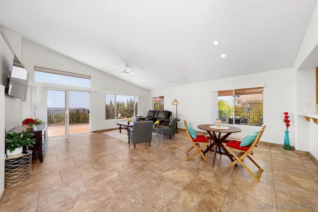 2617 Lobelia Rd, Alpine, California 91901 home-pic-10