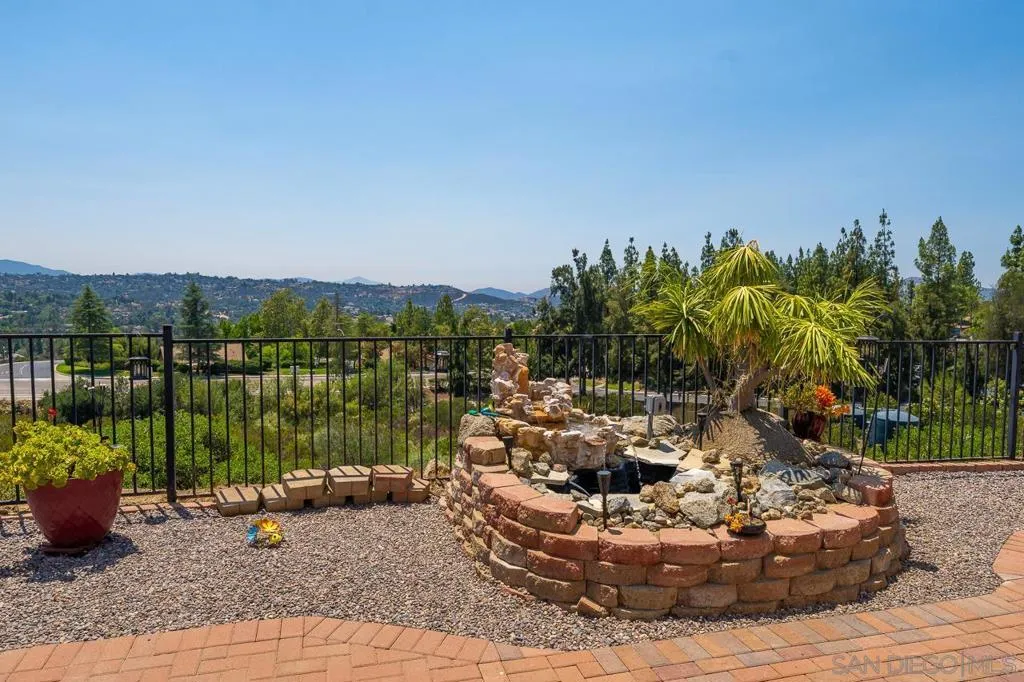 2617 Lobelia Rd, Alpine, California 91901 home-pic-1