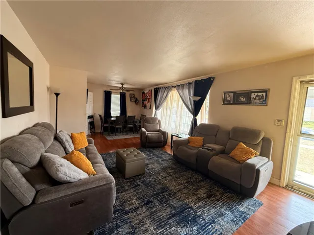 1519 W 111th St, Los Angeles, California 90047