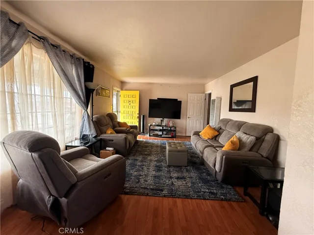 1519 W 111th St, Los Angeles, California 90047