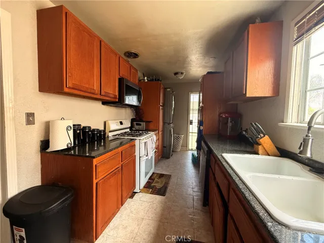 1519 W 111th St, Los Angeles, California 90047