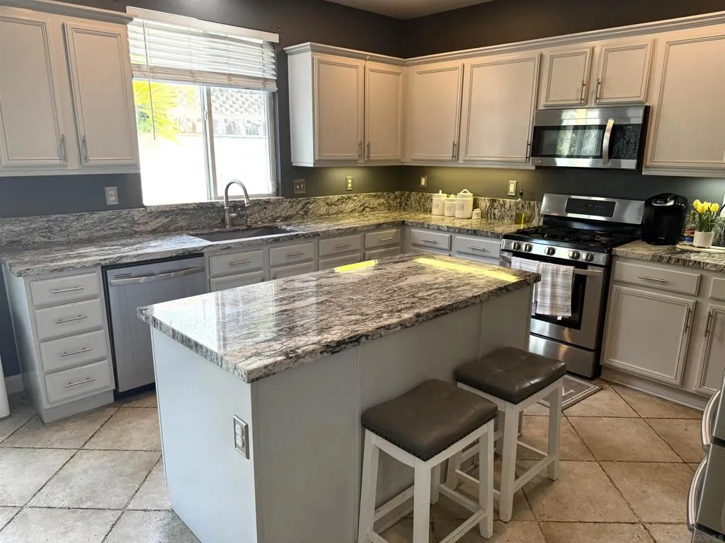 3823 Geode Ct, Perris, California 92570 home-pic-5