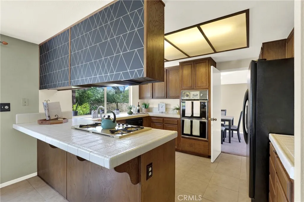 18417 Mount Kristina Street, Huntington Beach, California 92708 home-pic-9