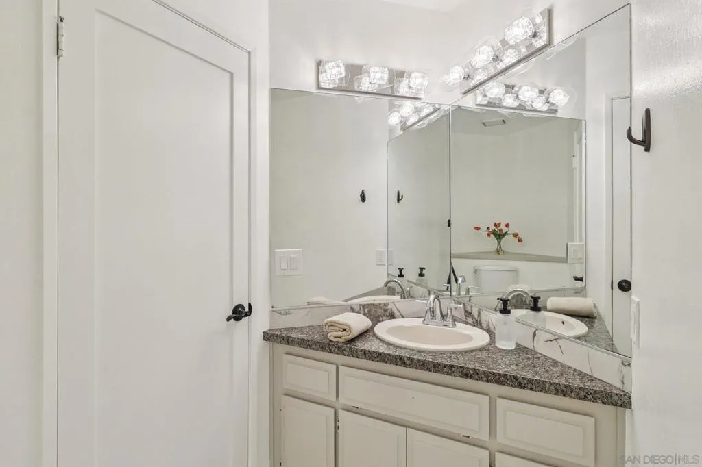 11810 Hi Ridge Rd, Lakeside, California 92040 home-pic-24
