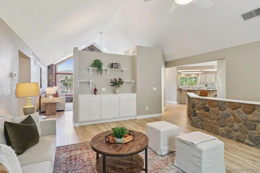 11810 Hi Ridge Rd, Lakeside, California 92040 home-pic-6