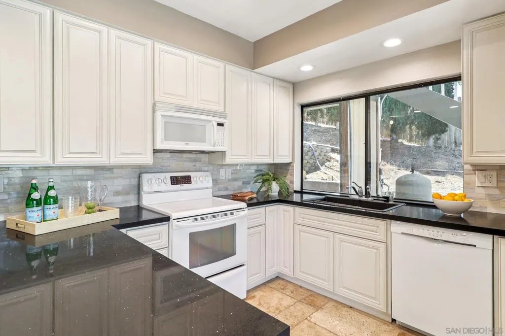 11810 Hi Ridge Rd, Lakeside, California 92040 home-pic-23