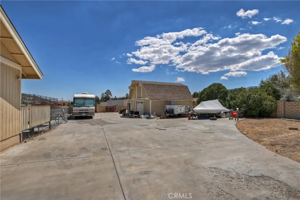 908 Mount Doble Drive, Big Bear City, California 92314 home-pic-41