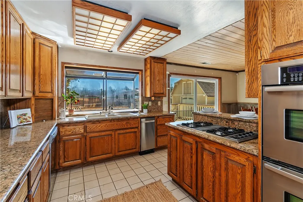 908 Mount Doble Drive, Big Bear City, California 92314 home-pic-13