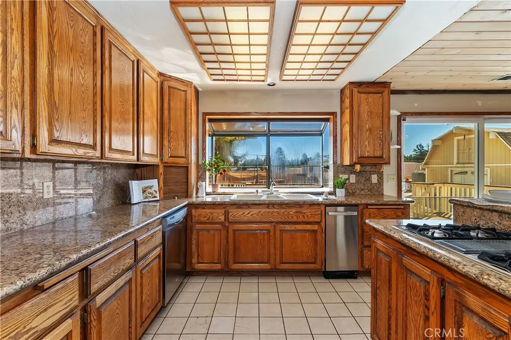 908 Mount Doble Drive, Big Bear City, California 92314 home-pic-14