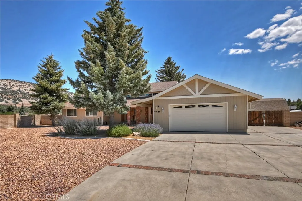 908 Mount Doble Drive, Big Bear City, California 92314 home-pic-4