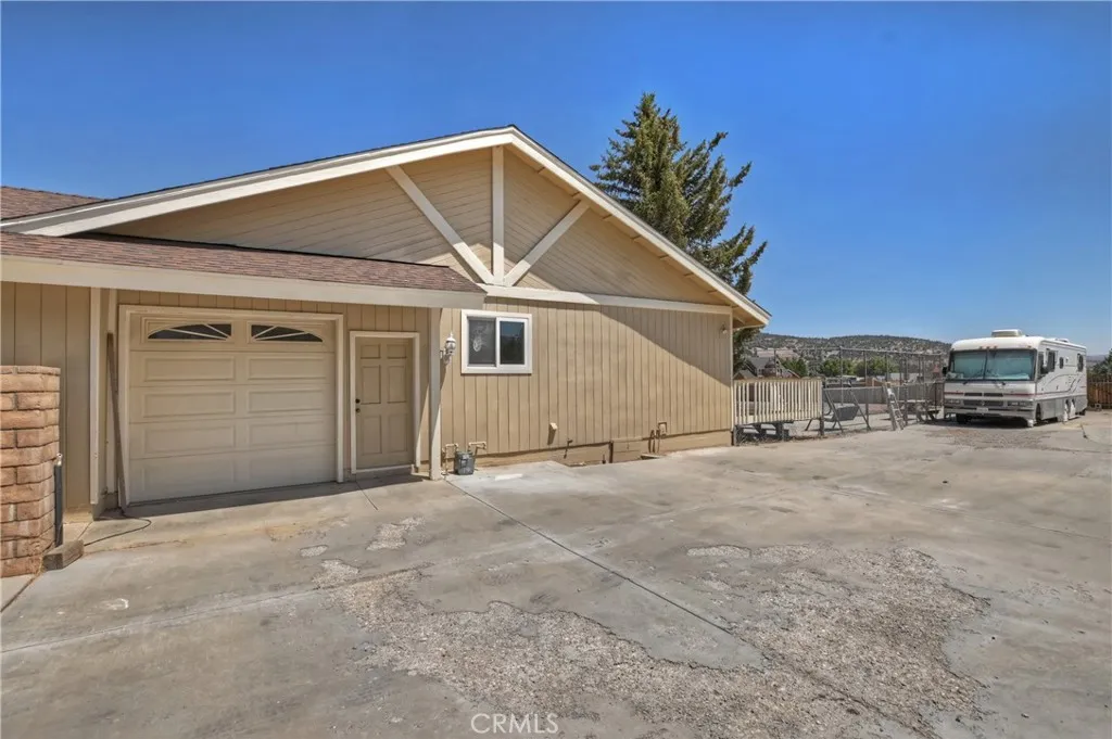 908 Mount Doble Drive, Big Bear City, California 92314 home-pic-40