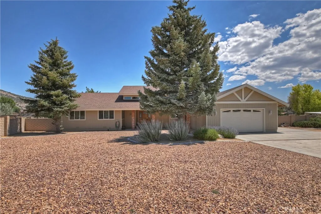 908 Mount Doble Drive, Big Bear City, California 92314 home-pic-3