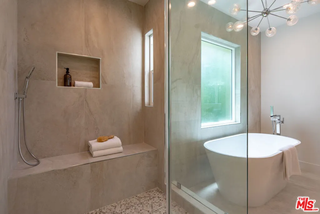 1363 S Curson Avenue, Los Angeles, California 90019 home-pic-13