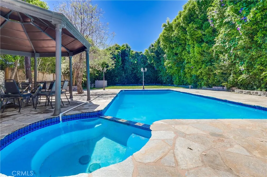 4725 Morella Avenue, Valley Village, California 91607 home-pic-28