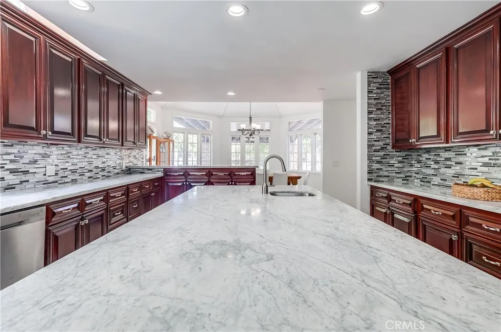 4725 Morella Avenue, Valley Village, California 91607 home-pic-12