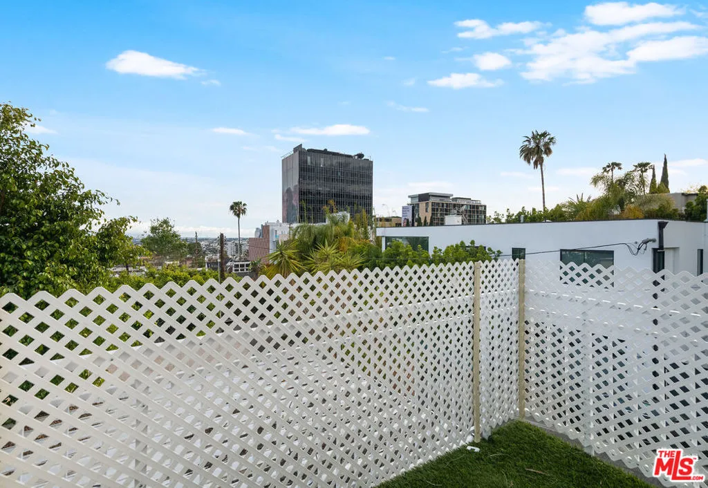 1211 Hilldale Avenue, West Hollywood, California 90069 home-pic-27