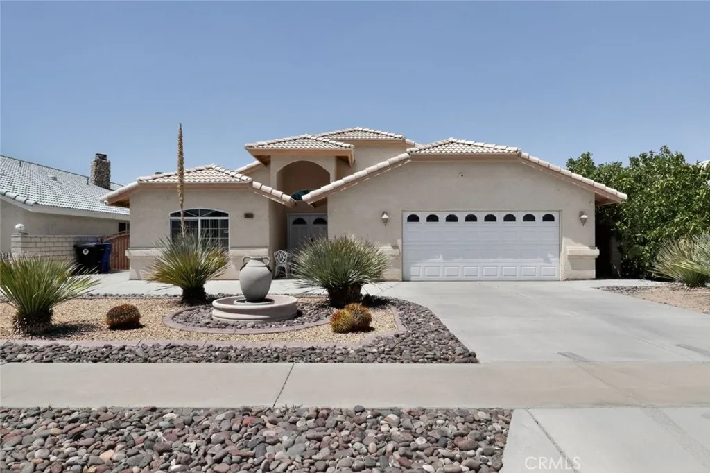 26502 Blue Water Road, Helendale, California 92342 home-pic-3