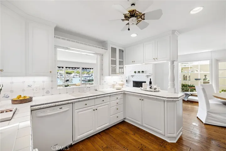 117 E Bay Front, Newport Beach, California 92662