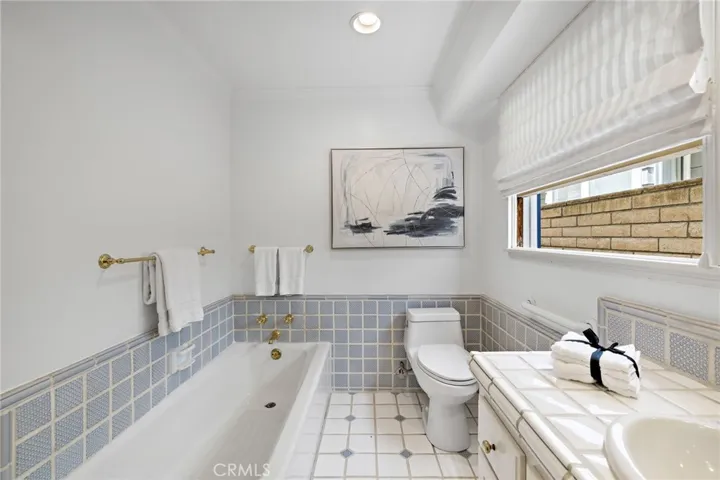 117 E Bay Front, Newport Beach, California 92662