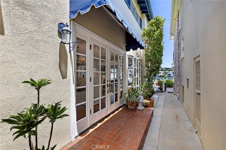 117 E Bay Front, Newport Beach, California 92662