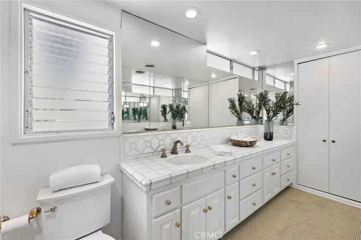 117 E Bay Front, Newport Beach, California 92662
