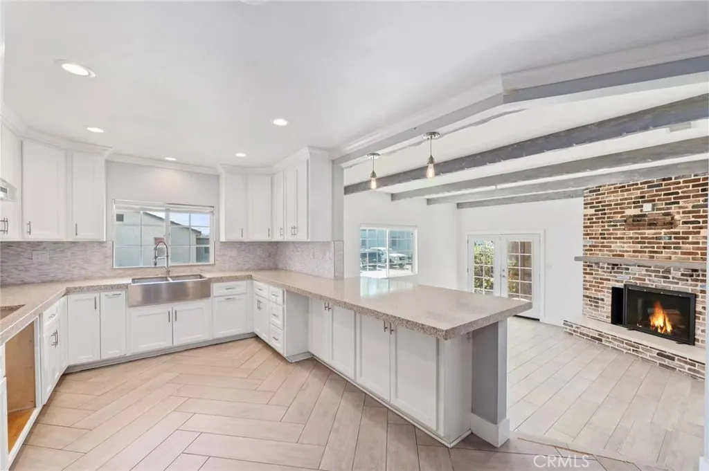 10566 Calabash Avenue, Fontana, California 92337 home-pic-1