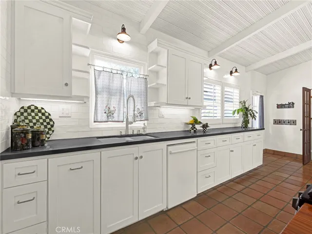 19426 Blythe Street, Reseda, California 91335