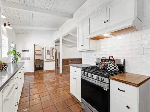 19426 Blythe Street, Reseda, California 91335