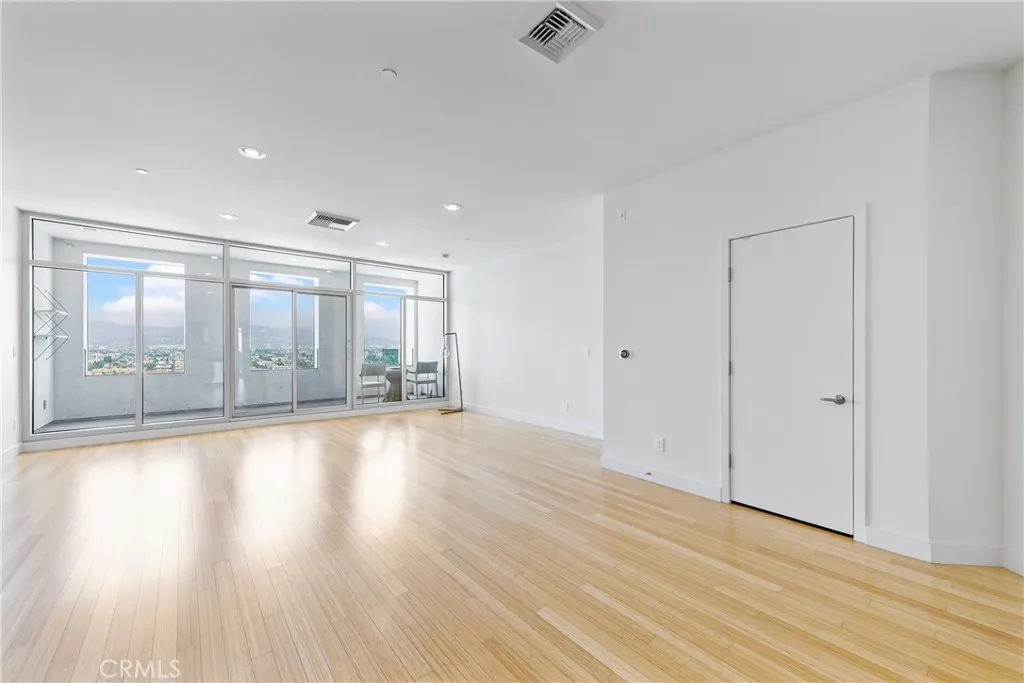 3810 Wilshire Boulevard 2002, Los Angeles, California 90010 home-pic-4