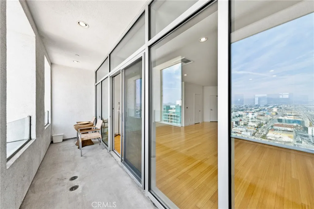 3810 Wilshire Boulevard 2002, Los Angeles, California 90010 home-pic-6
