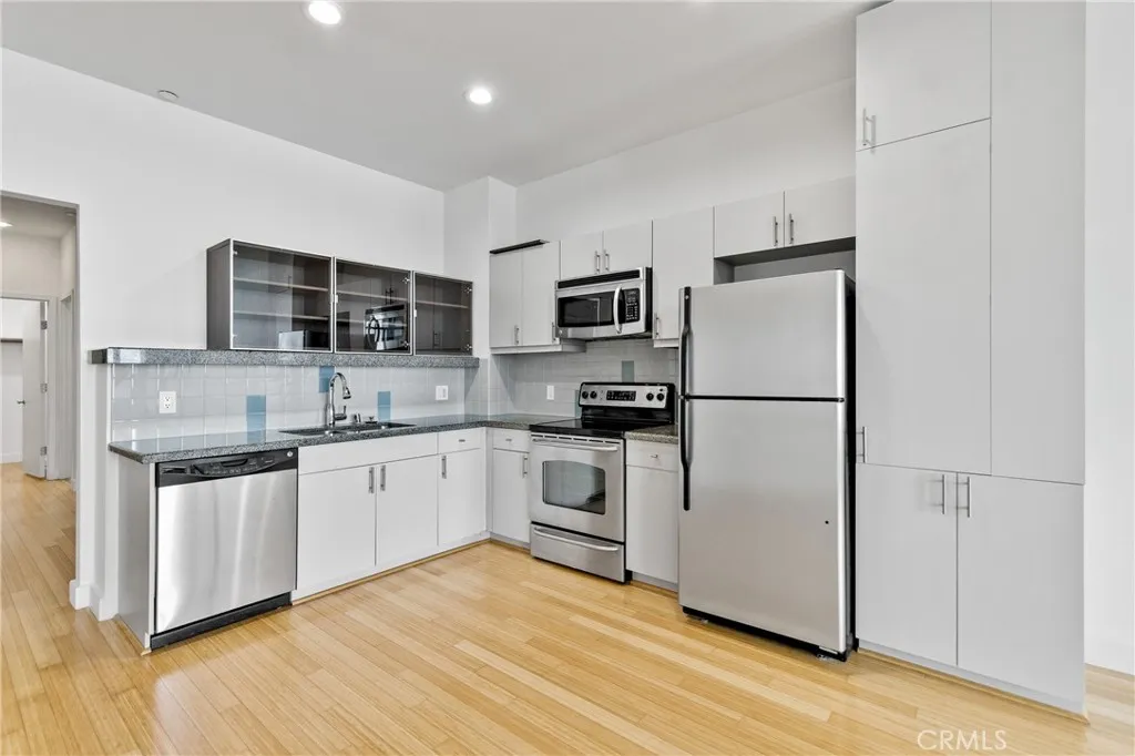 3810 Wilshire Boulevard 2002, Los Angeles, California 90010 home-pic-2